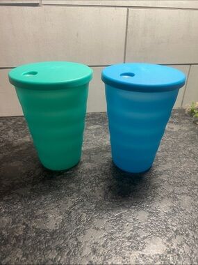 Tupperware Impressions Silicone Teal & Blue (Set of 2) 16 oz each. Exc condition